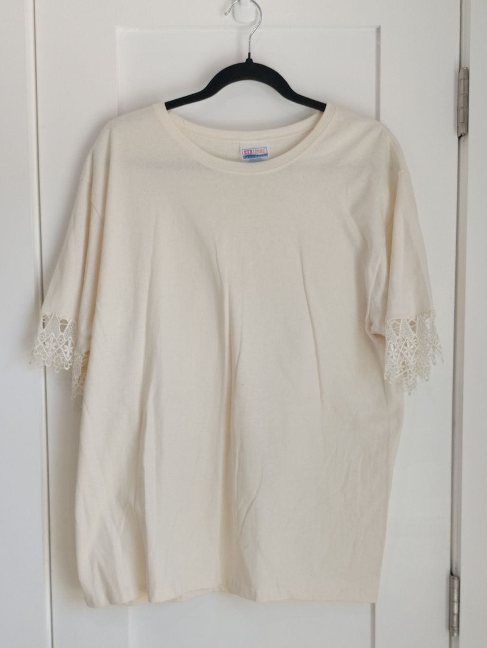 Women's Cream Lace-Sleeve Tee
